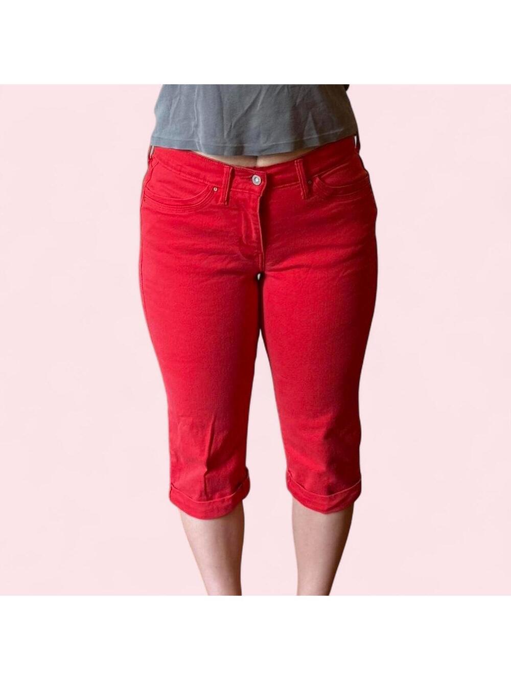 Levi’s mid rise capris